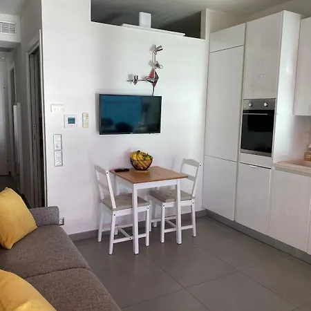 Front De - Parking Prive - Classe Meuble 3 Etoiles * Menton